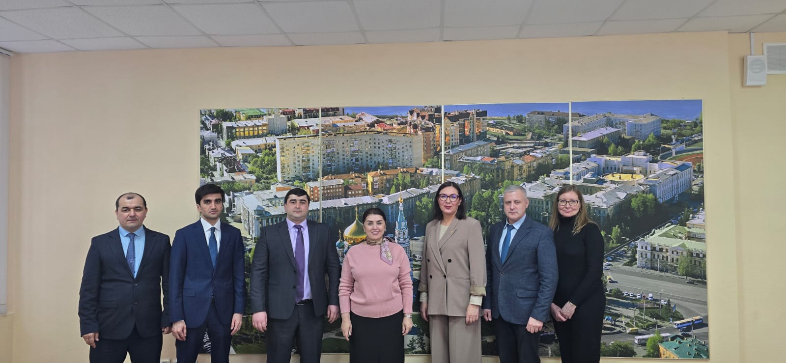 Вохӯрии кории ҳайати намояндагии мақомоти дипломатии Ҷумҳурии Тоҷикистон бо роҳбарияти Раёсати муҳоҷирати ВКД-и Федератсияи Россия дар вилояти Омск