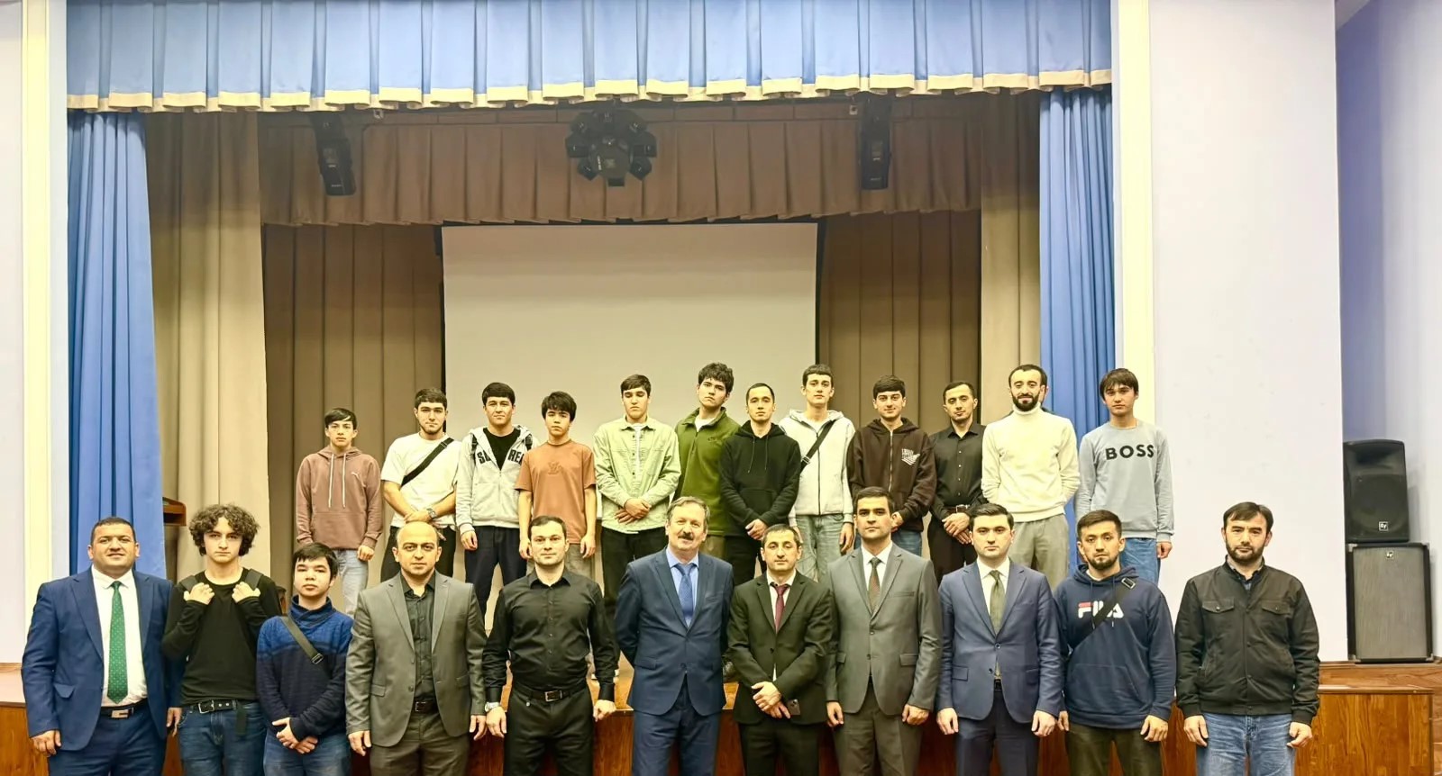 Масъулини Намояндагӣ бо донишҷӯёни Коллеҷи захираҳои обӣ вохӯрӣ намуданд